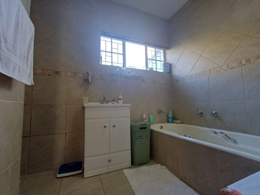 3 Bedroom Property for Sale in Flamwood North West